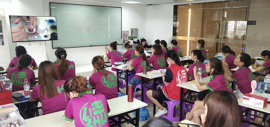 學(xué)美甲好嗎？工資高不高？