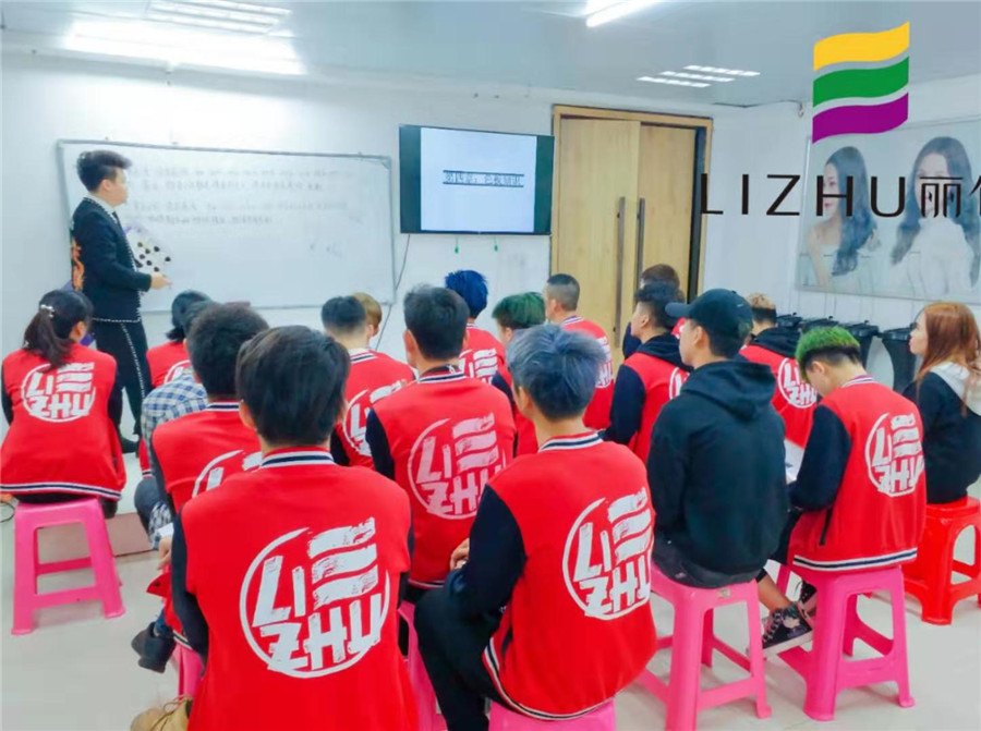 南寧麗竹美發(fā)課堂：當(dāng)你們享受的時候，別人在奔跑