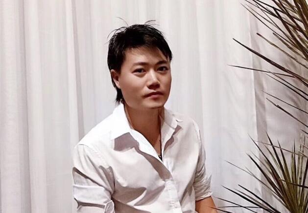 是真的很愛美發(fā)這行，才會投入大把時間和金錢