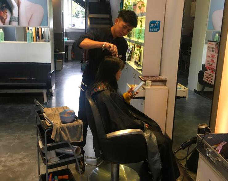 發(fā)型師就是經(jīng)歷無(wú)數(shù)次失敗才能變