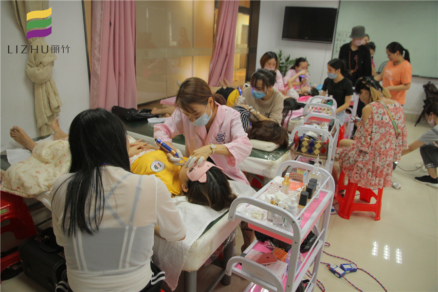 南寧紋繡學(xué)校：開(kāi)紋繡工作室前的注意事項(xiàng)