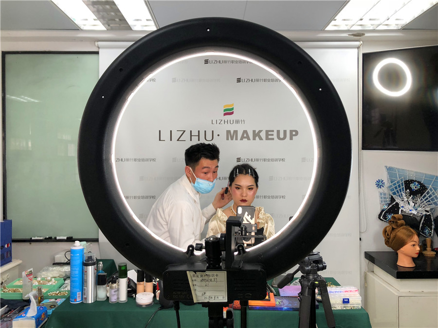 麗竹化妝課程抖音直播教學(xué)，大獲歡迎