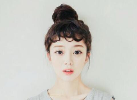 南寧化妝學校：極富少女感的編發(fā)教程