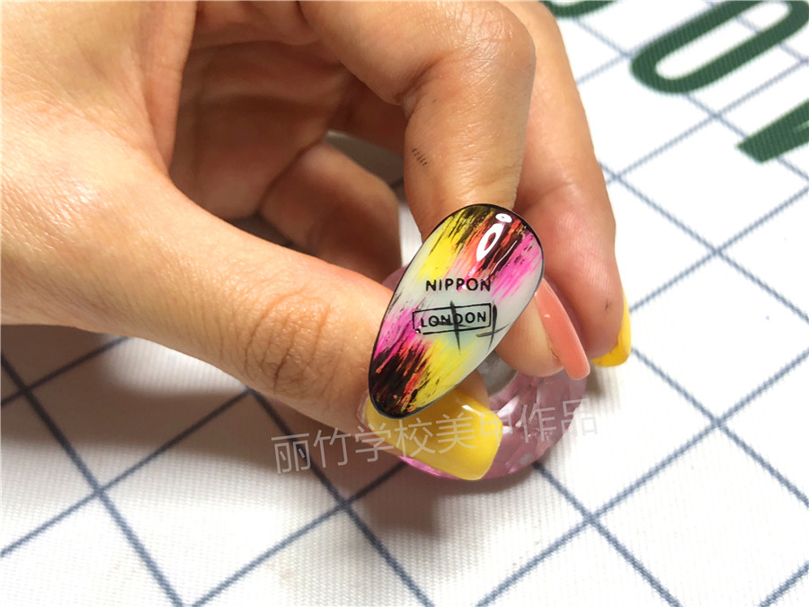 20200422 藝術涂鴉風美甲.jpg