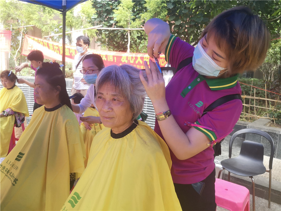 麗竹美發(fā)大篷車(chē)一路暢行，實(shí)踐出真知