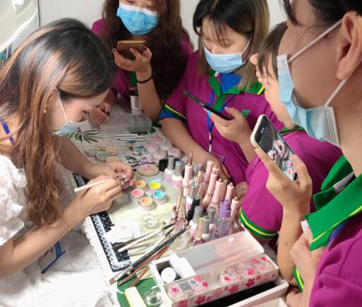 南寧美甲課堂：美甲小白蛻變之路