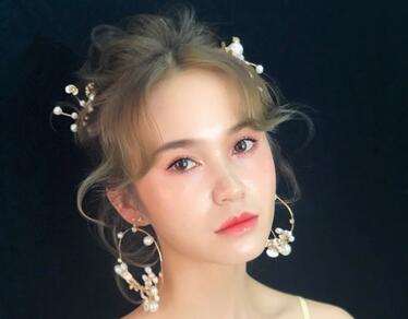 南寧化妝課堂：無(wú)痕氣質(zhì)妝容，無(wú)妝勝有妝