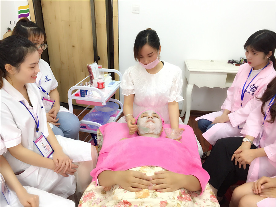 南寧美容學堂：敷膜，女人變美必修課程