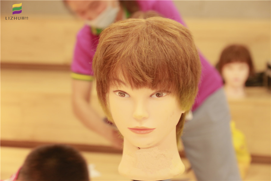 美發(fā)課堂：這款女發(fā)精剪你愛了嗎