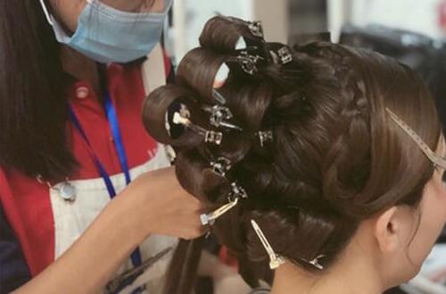 化妝課堂：基礎(chǔ)打牢，王冠不掉