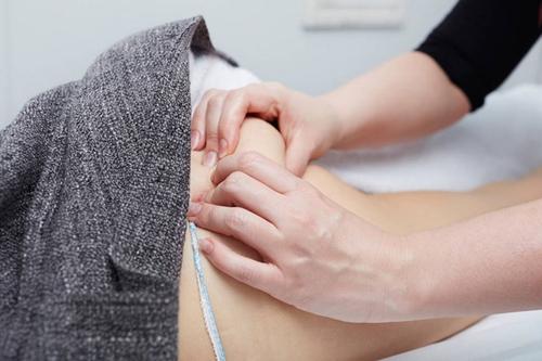 南寧美容學(xué)校：臀療按摩手法流程