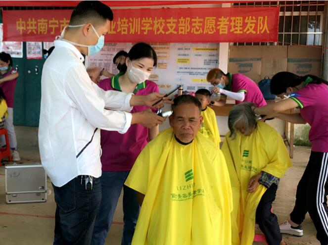 你笑起來(lái)真好看，像春天的花一樣