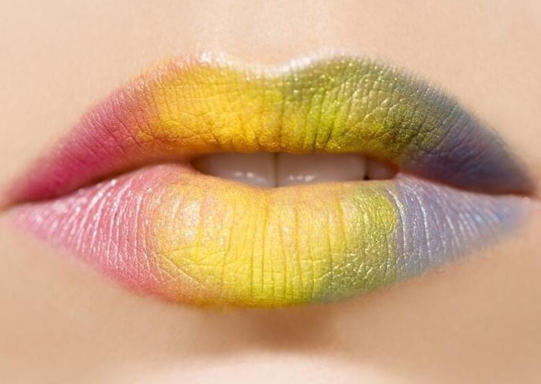 南寧紋繡學(xué)校：紋唇后氣泡的解決方法