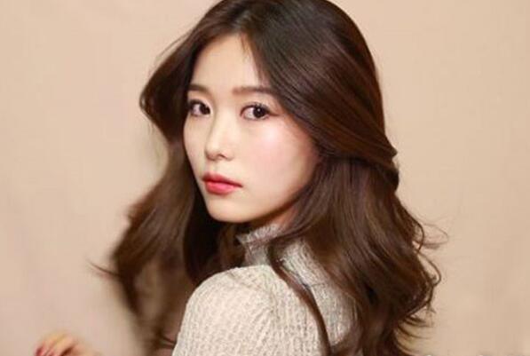 南寧美發(fā)學(xué)校：熱燙頭發(fā)不卷？