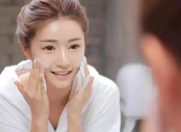 廣西美容學(xué)校：油性皮膚護(hù)理技巧