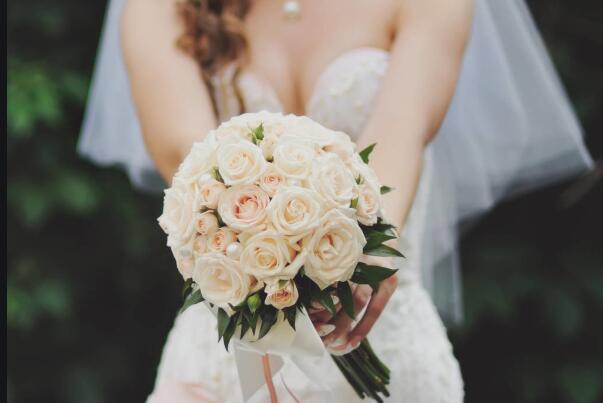 南寧花藝學(xué)校：新娘捧花的類型