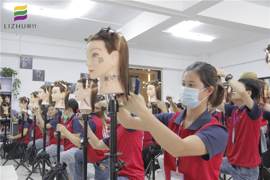 南寧美發(fā)學校：美發(fā)工具使用技巧