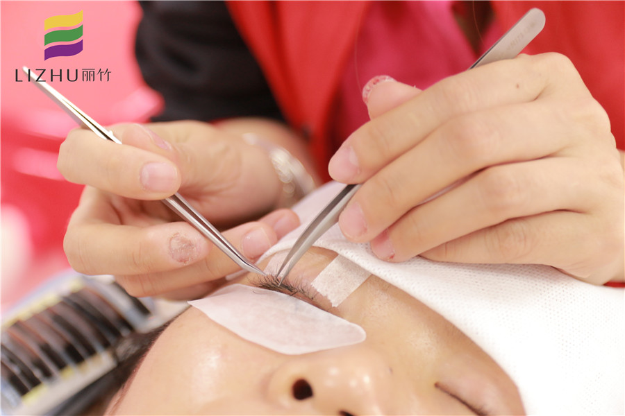 美甲美睫培訓(xùn)：未來(lái)可期的美業(yè)人