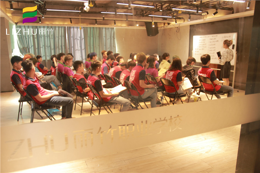 廣西美發(fā)學(xué)校：學(xué)習(xí)脫發(fā)癥的種類