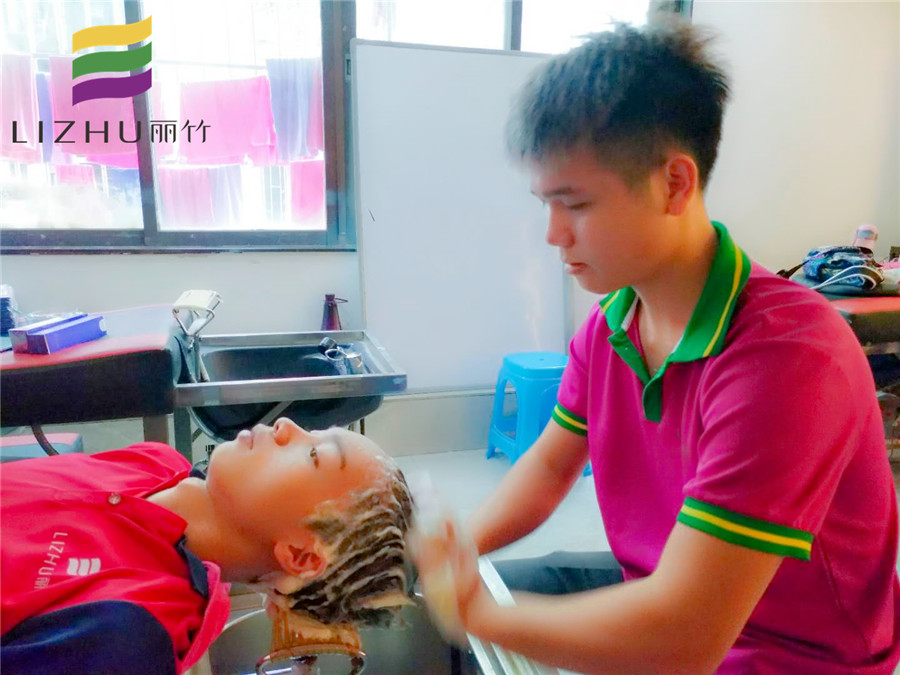 美發(fā)學員心得：老師，我們沒有忘