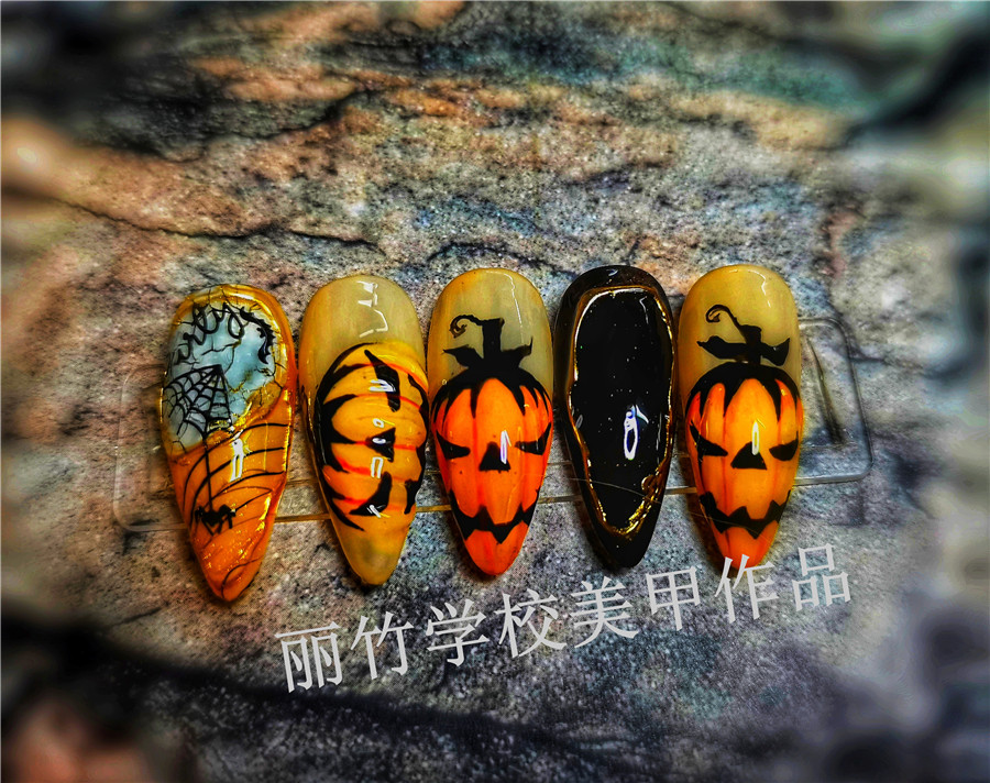 美甲培訓(xùn)：美甲持久時(shí)間越長(zhǎng)越好嗎