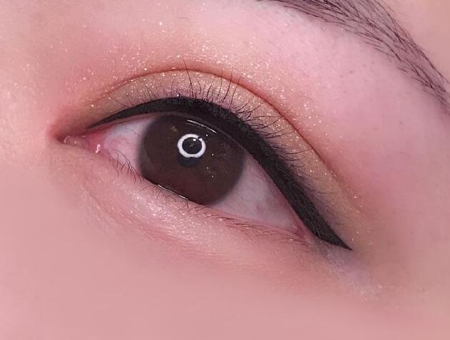 南寧紋繡學(xué)校：做完美瞳線注意事項(xiàng)