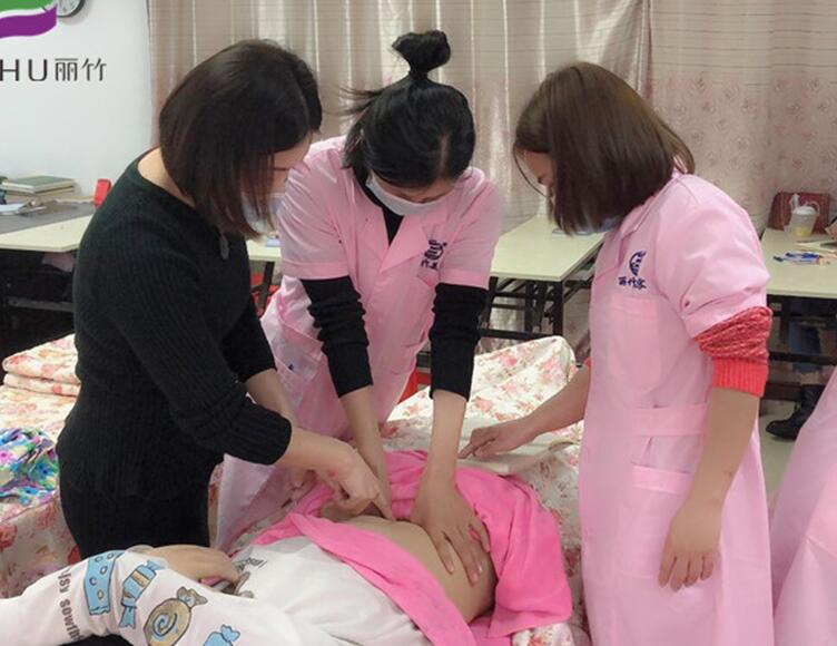 南寧美容培訓(xùn)哪家?guī)熧Y強(qiáng)？快來看看學(xué)員上課花絮吧