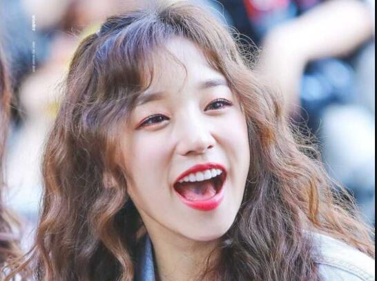 廣西專(zhuān)業(yè)美發(fā)師培訓(xùn)班分享：羊毛燙發(fā)太蓬松怎么辦