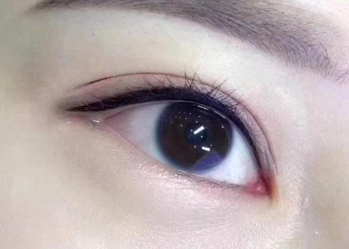 南寧專(zhuān)業(yè)化紋繡學(xué)校分享美瞳線實(shí)用技巧