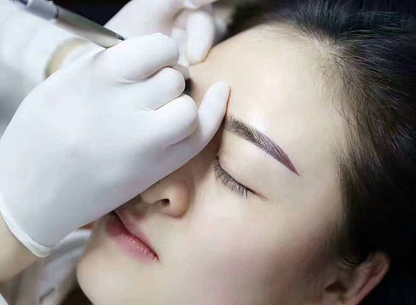 紋繡機(jī)器和手工紋繡有何不同？南寧紋繡學(xué)校幫你解答