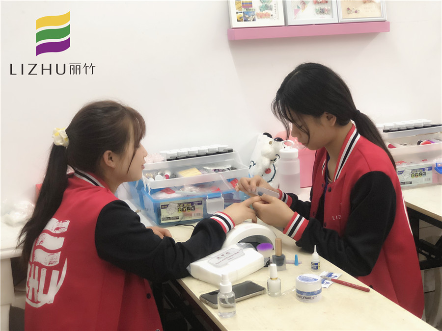 看了這份甲教程，會知道南寧美甲學校哪家好