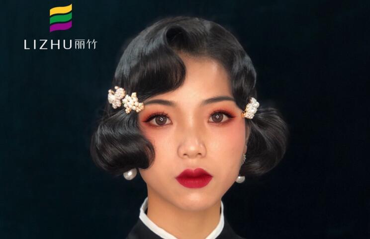 民國旗袍妝容，顯示南寧專業(yè)化妝學(xué)校實(shí)力