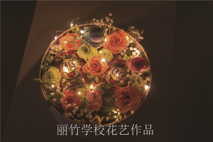 東西插花教程對比，南寧花藝學(xué)習(xí)為你剖析