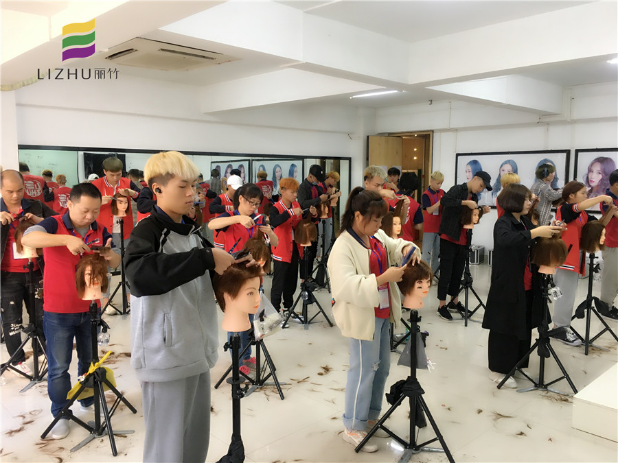 怎么判斷你是否合適剪短發(fā)？南寧美發(fā)師培訓班教你