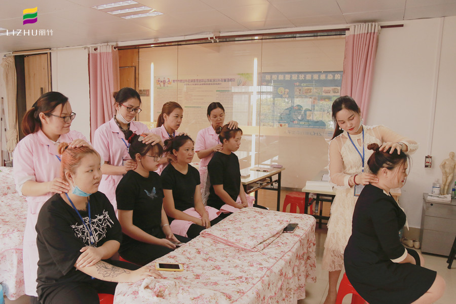 常見中醫(yī)推拿手法，廣西美容學校為你演示