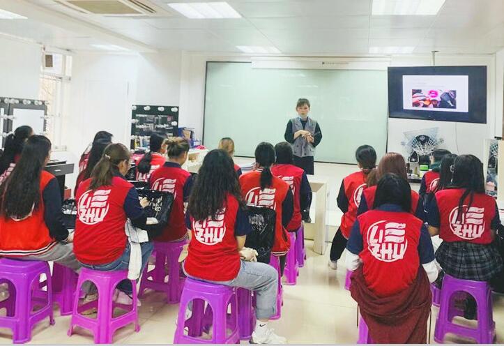 南寧彩妝學校哪家比較好？來看看我們的基礎(chǔ)課堂吧