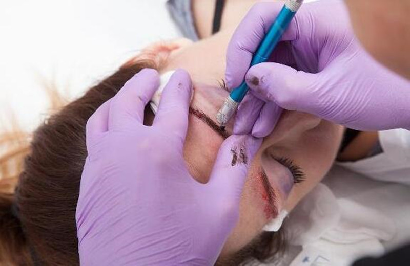 紋眉后為什么要涂修復(fù)液，廣西紋繡學(xué)校告你答案