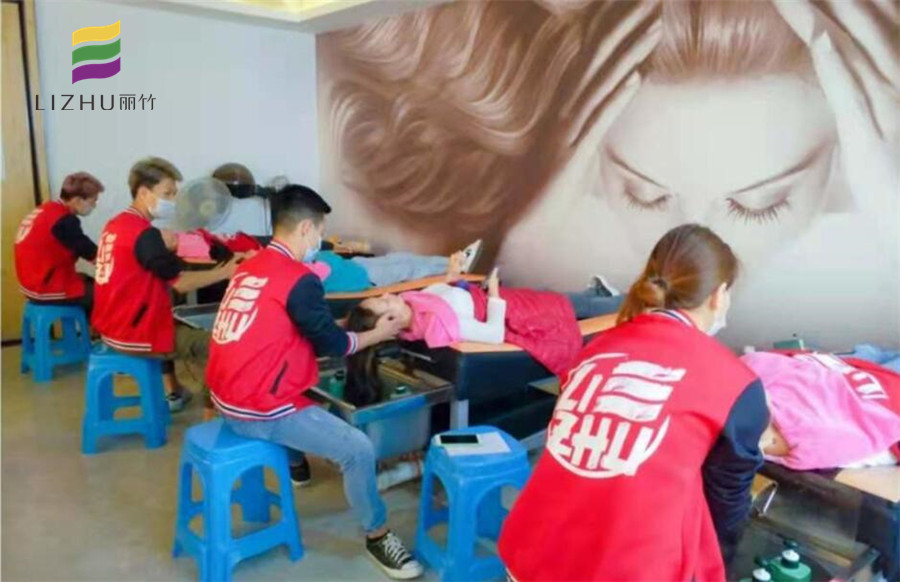 走入廣西美發(fā)學(xué)校課堂，學(xué)專業(yè)美發(fā)洗護(hù)手法