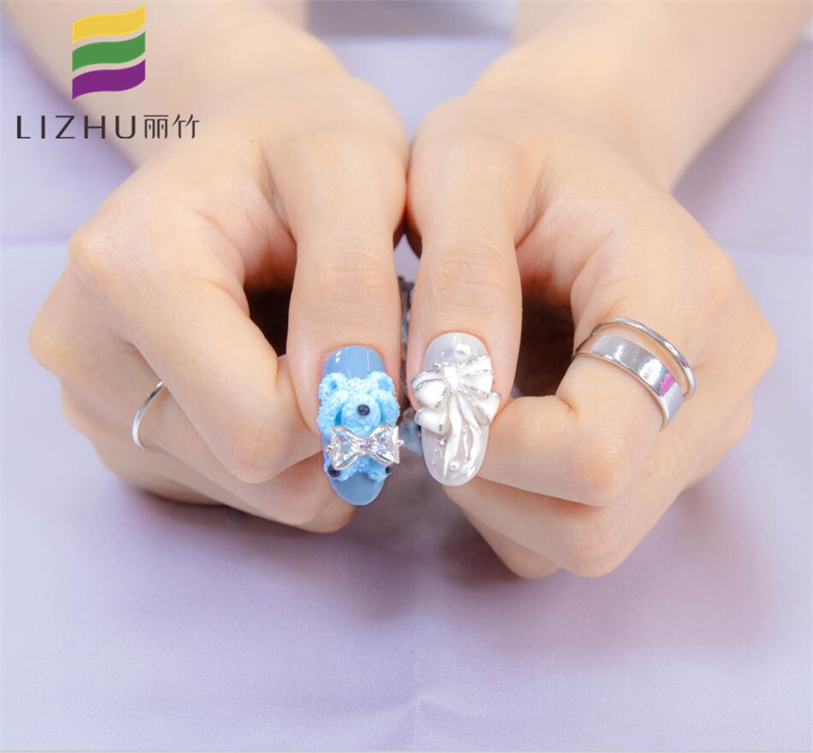 可愛(ài)卡通雕花美甲，精湛技法展示廣西美甲學(xué)校哪家技術(shù)好