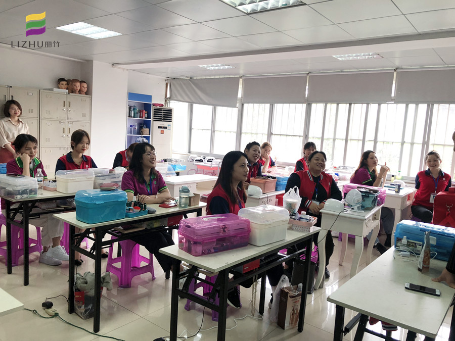 看了美甲就業(yè)宣講，你還會問南寧學美甲有前途嗎？