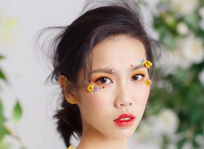 森系抽絲新娘造型，帶你領略南寧專業(yè)化妝培訓技術