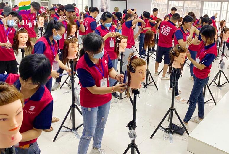 圓形層次修剪是什么？南寧美發(fā)專業(yè)學校來教你