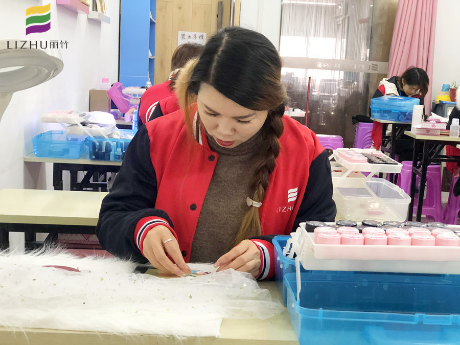 在南寧正規(guī)美甲學(xué)校學(xué)習(xí)，天天都有學(xué)不完的東西