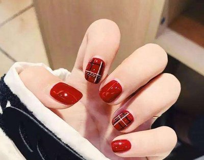 指甲指甲劈了怎么辦？南寧美甲學校教你解決辦法