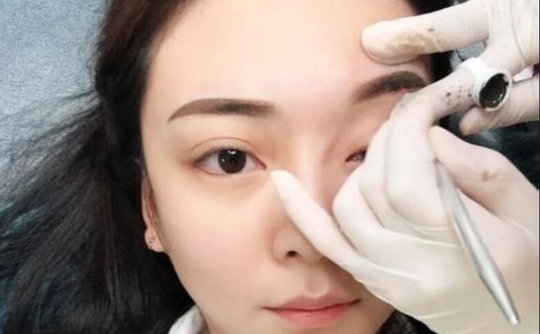 廣西紋繡培訓(xùn)：紋眉可以保持多長時間？