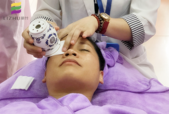 和廣西美容學(xué)校一起認識艾灸罐