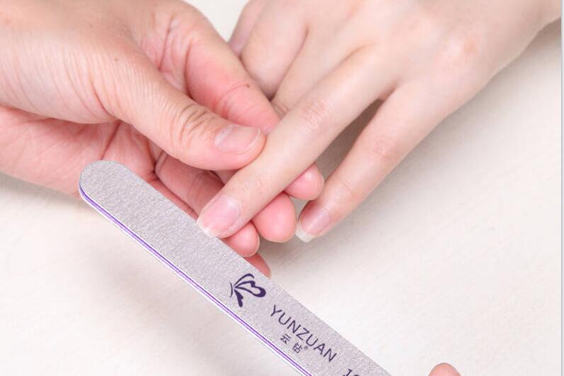 做美甲為什么要打磨？南寧美甲學(xué)校幫你揭秘