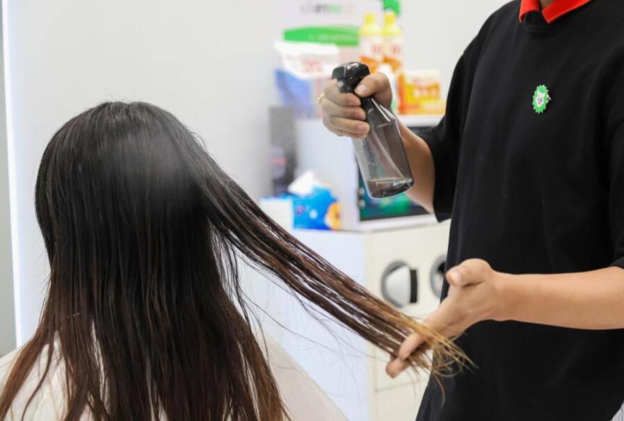 不同長度的碎發(fā)怎么剪？廣西有實(shí)力的學(xué)校教你