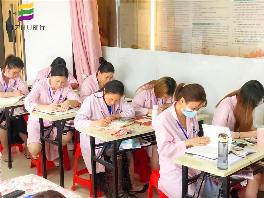 美容師為什么要學(xué)理論知識？南寧專業(yè)美容培訓(xùn)告訴你