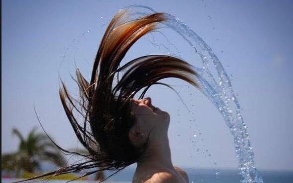 快住手！南寧美發(fā)學(xué)校教你正確洗頭方法